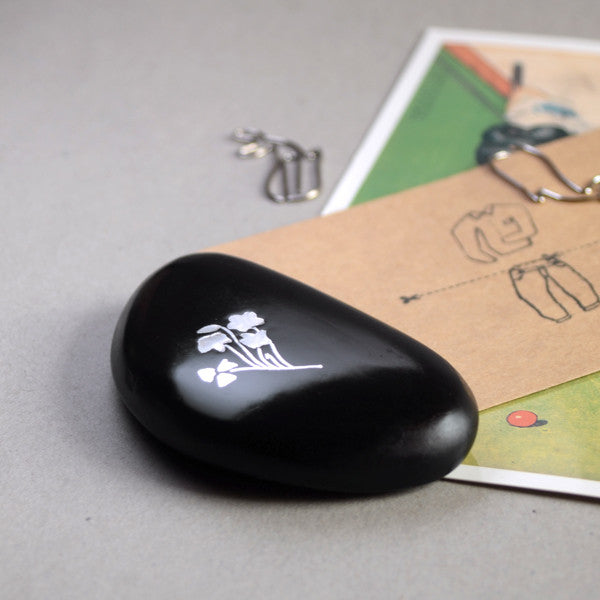 Pebble Paperweight (Flower)